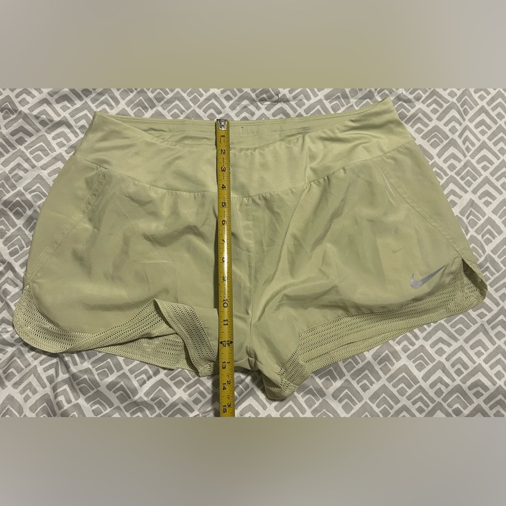 NWT Nike Dri-fit Running Olive Aura shorts w/ drawstring and liner-Size l/xl - Picture 3 of 13